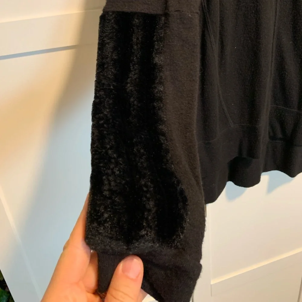 preloved black sweater - Picture 2 of 4
